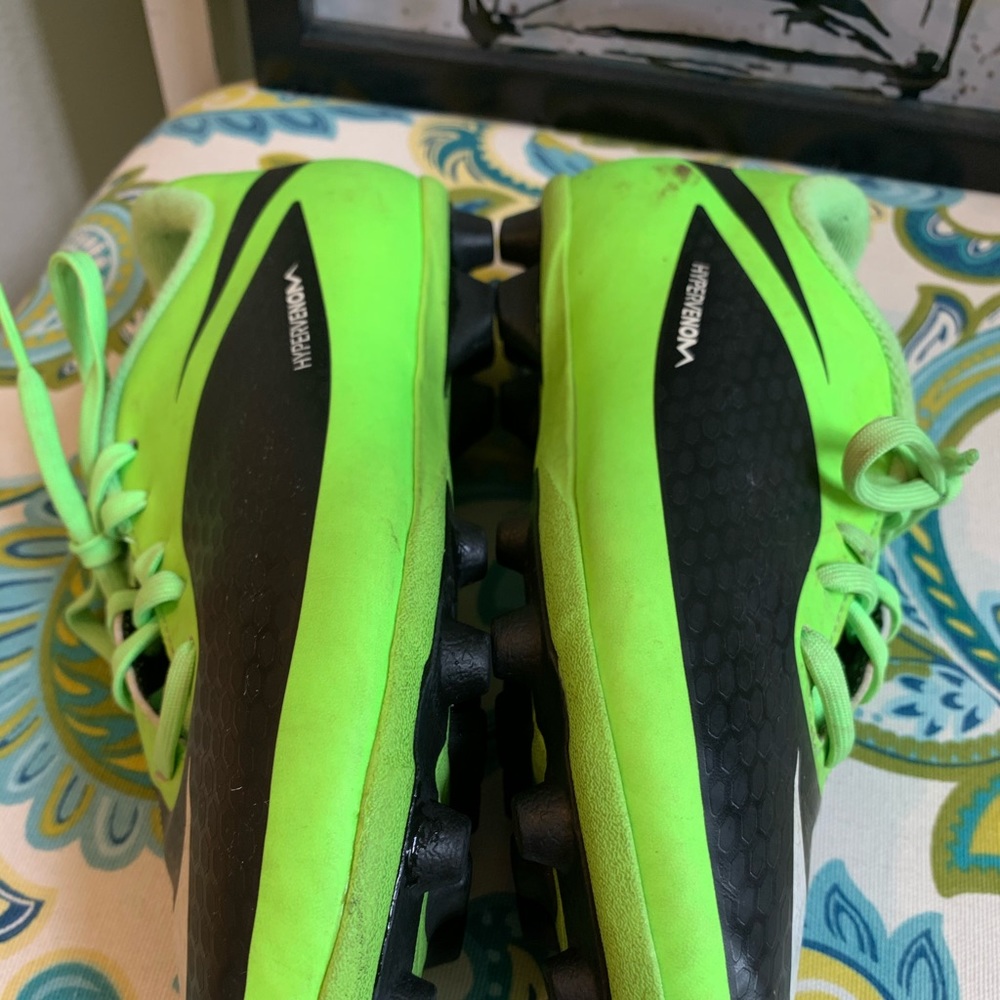 NIKE SHOES - Picture 5 of 10